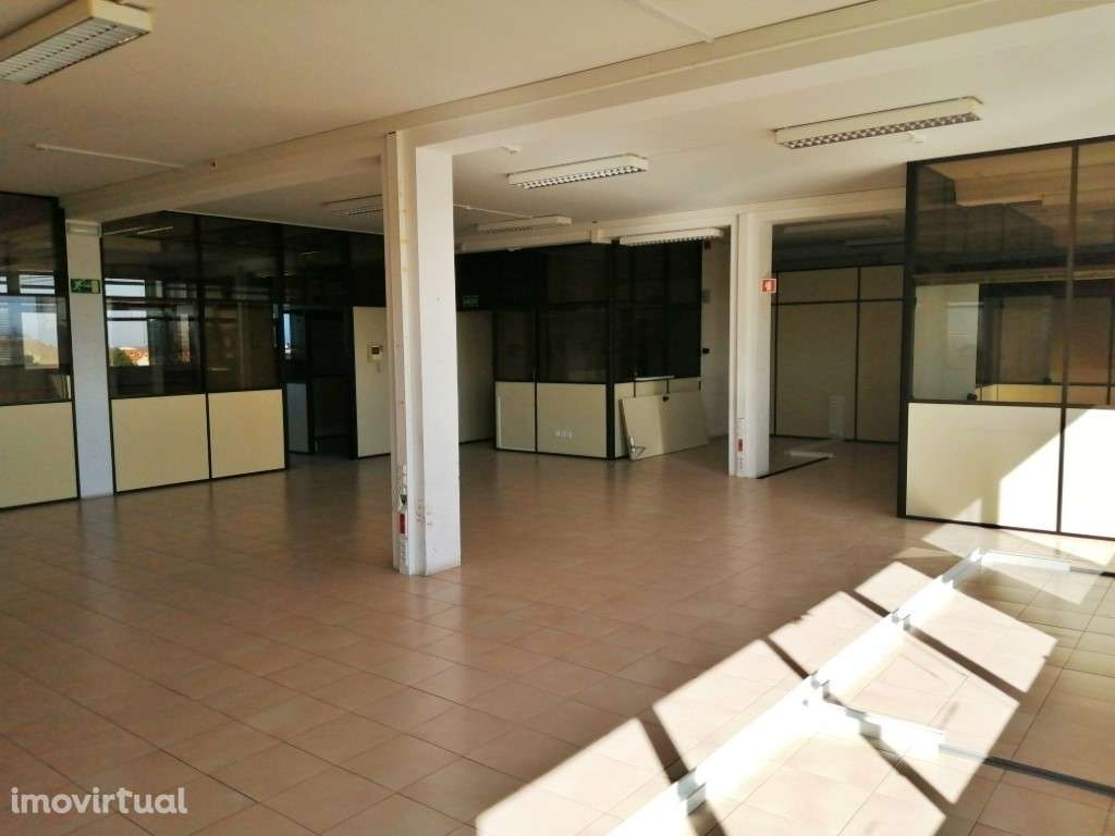 Escritório amplo para arrendar - Exponor/Mar Shopping - Grande imagem: 2/17