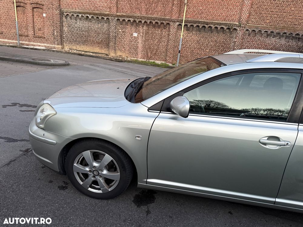 Toyota Avensis - 4