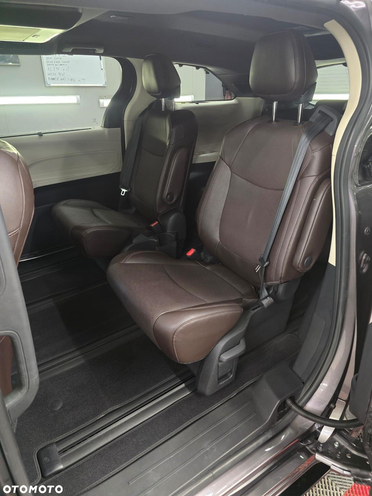 Toyota Sienna - 21
