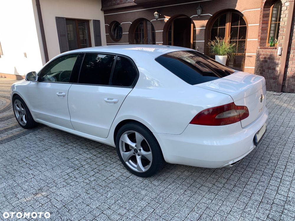 Skoda Superb 2.0 TDI Family - 4