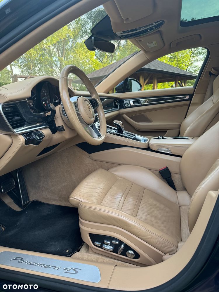 Porsche Panamera 4S - 17