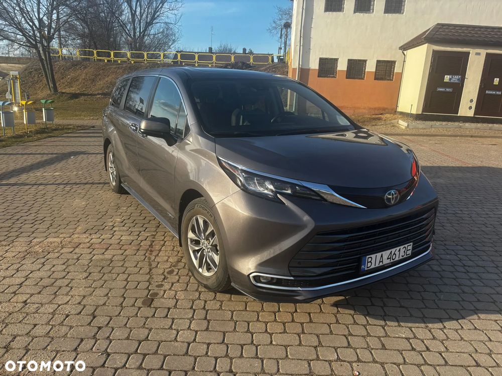 Toyota Sienna - 4
