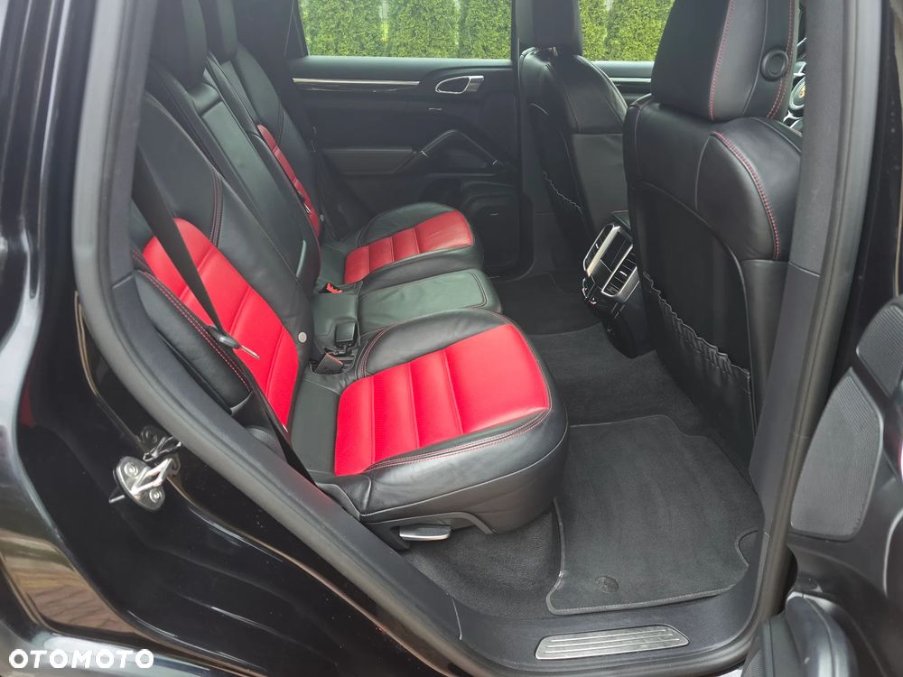 Porsche Cayenne S Diesel Platinum Edition - 35