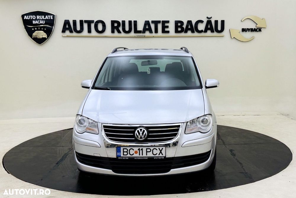 Volkswagen Touran - 10
