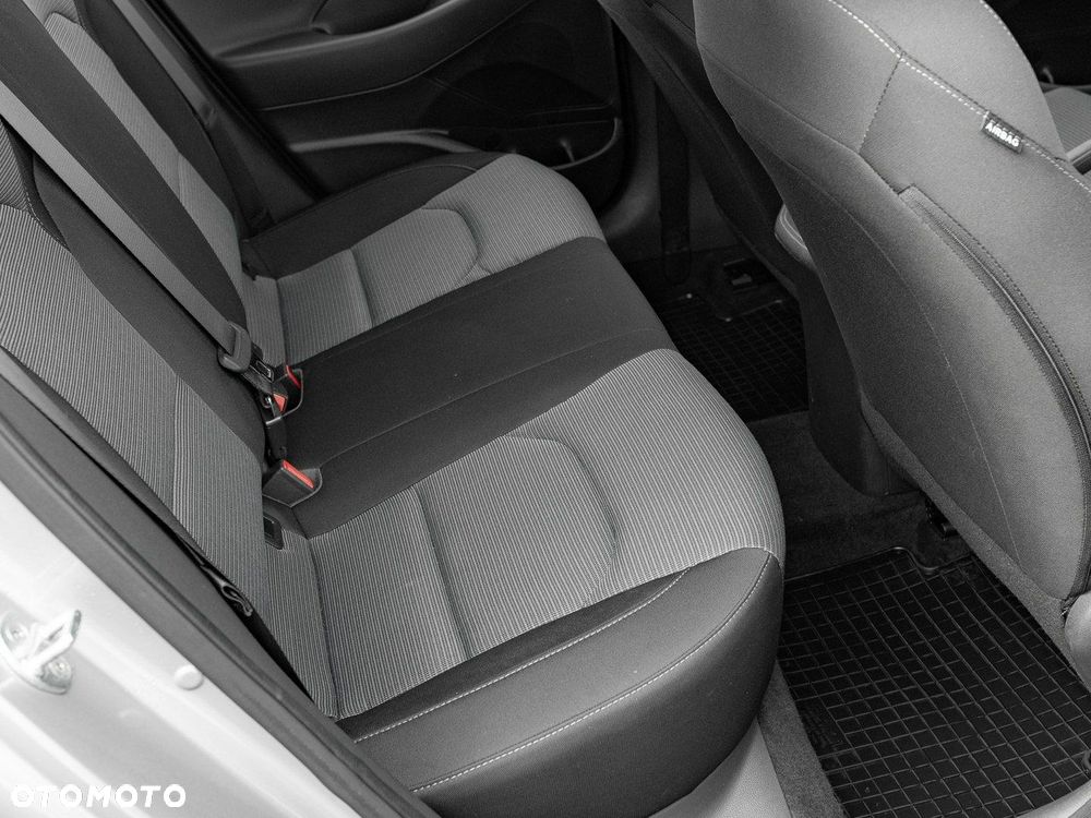 Hyundai i30 1.5 DPI Classic + - 25