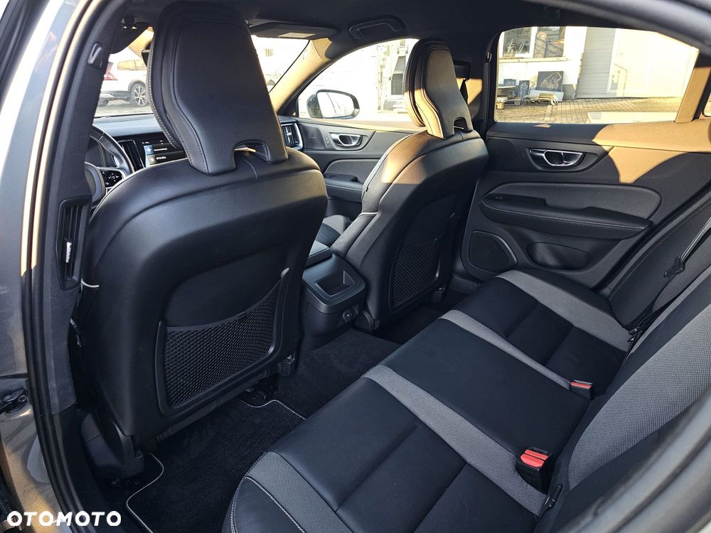 Volvo S60 T4 R-Design First Edition - 23