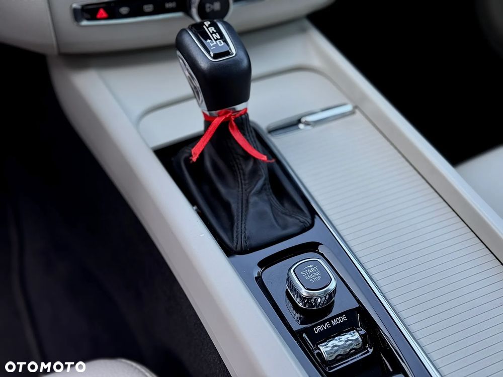 Volvo XC 60 B5 B Momentum - 17