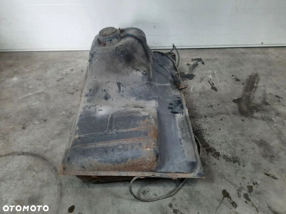 ZBIORNIK PALIWA BAK PORSCHE 924 - 2