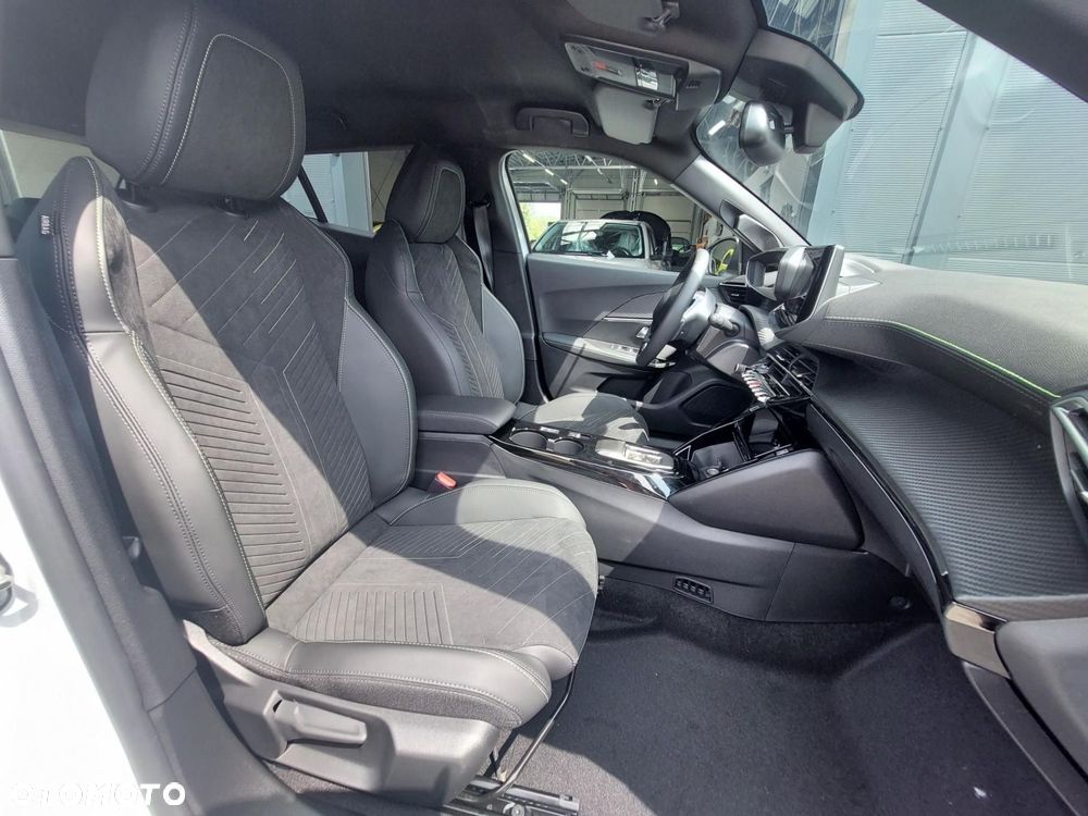 Peugeot 2008 PureTech mHEV GT Exclusive e-DCS6 - 12