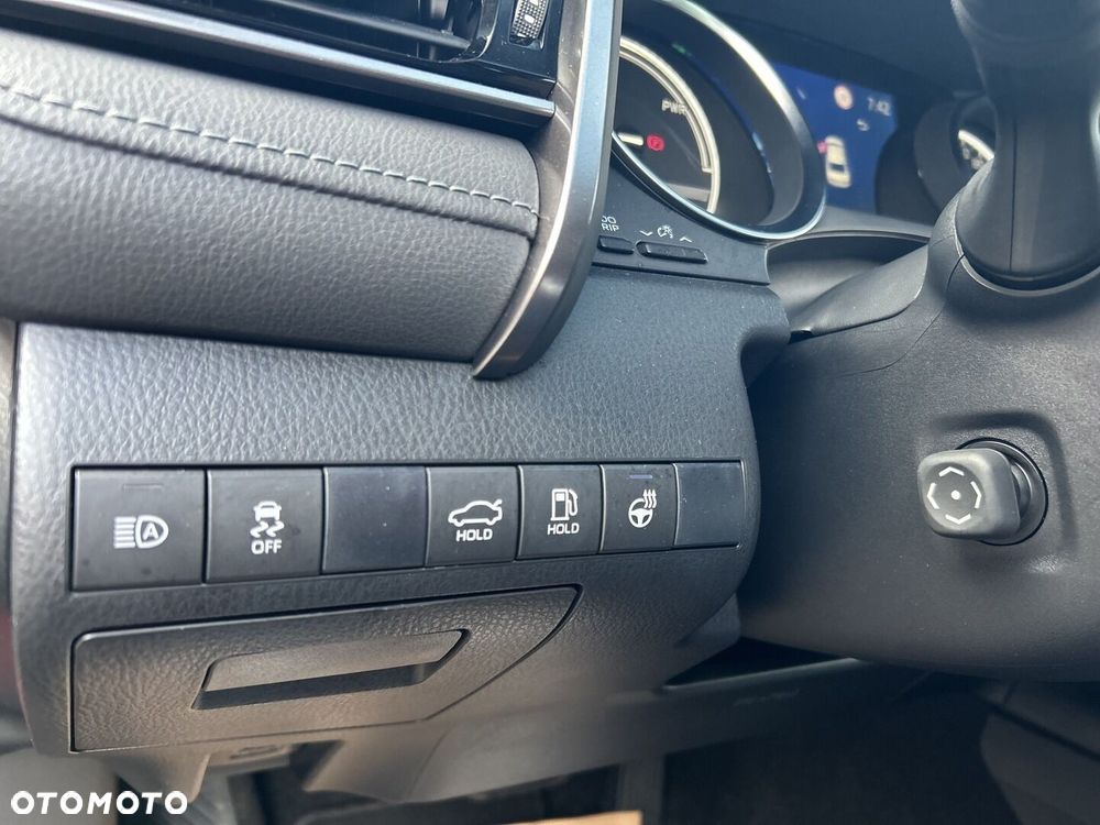 Toyota Camry 2.5 Hybrid Executive CVT - 29