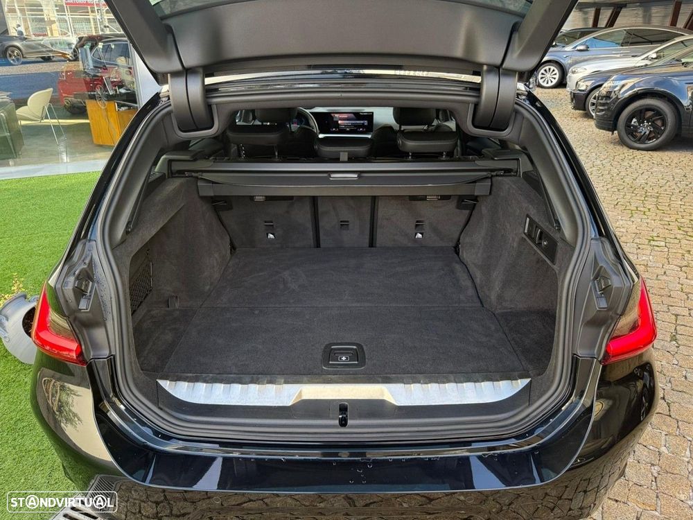 BMW 330 e Touring Pack M Auto - 17