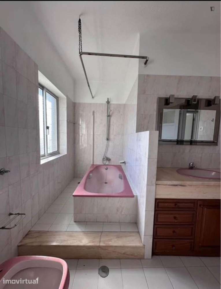Quarto - localizado em Setubal - Grande imagem: 2/7