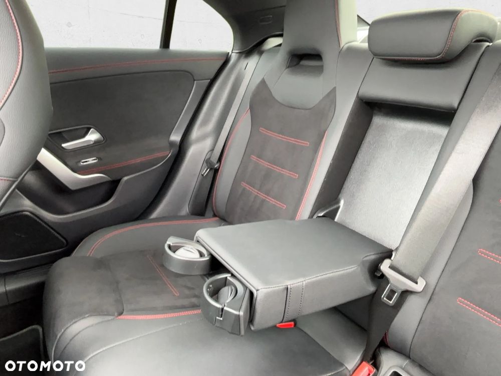 Mercedes-Benz CLA 200 mHEV AMG Line 7G-DCT - 25
