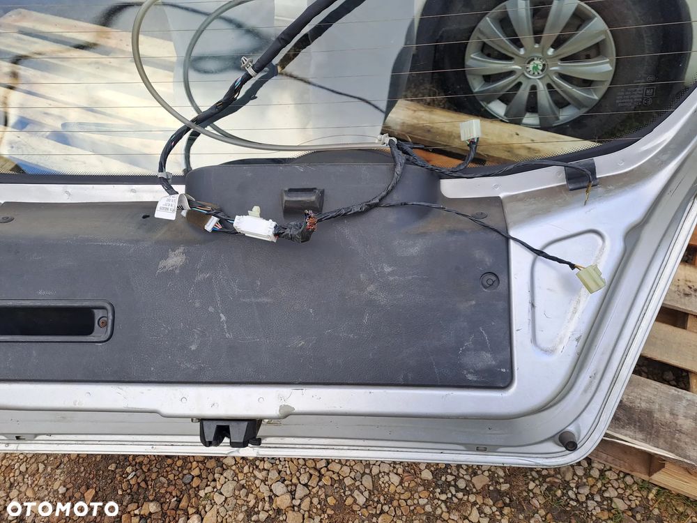 Chevrolet Aveo T250 HB 5D klapa bagażnika zderzak drzwi kod lakieru 92U - 8