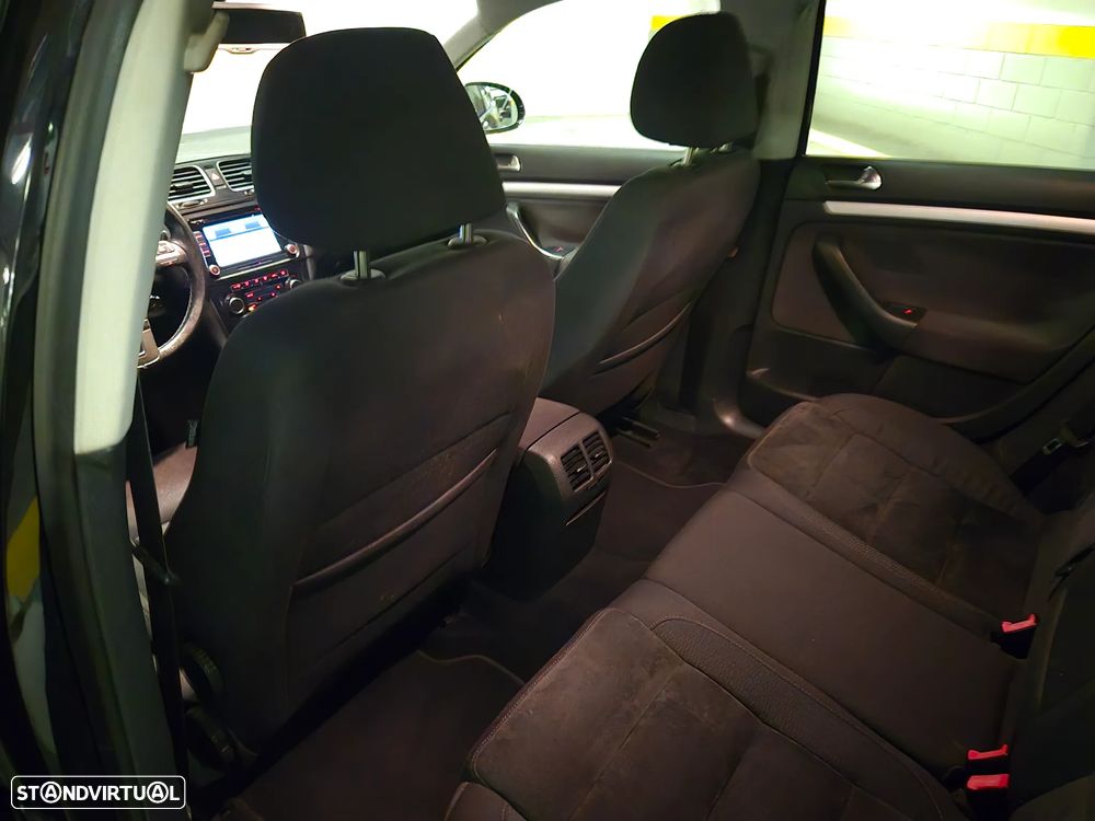 VW Golf Variant 1.6 TDi Highline - 23