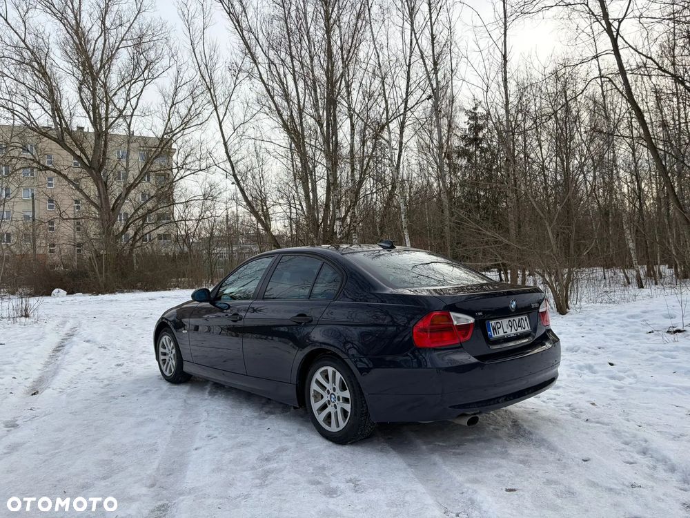 BMW Seria 3 318i - 5