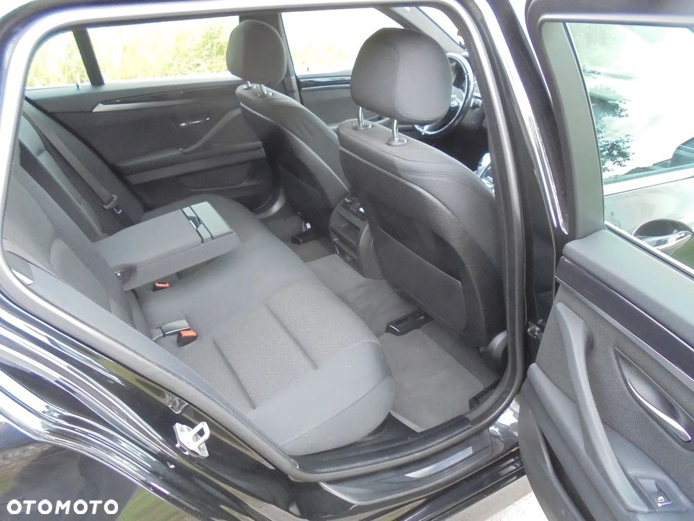 BMW Seria 5 520d Touring Luxury Line - 9