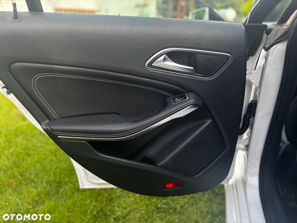 Mercedes-Benz CLA 250 4-Matic - 12
