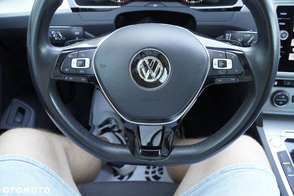 Volkswagen Passat - 14