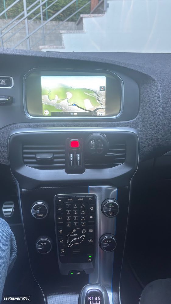 Volvo V40 D2 R Design - 9
