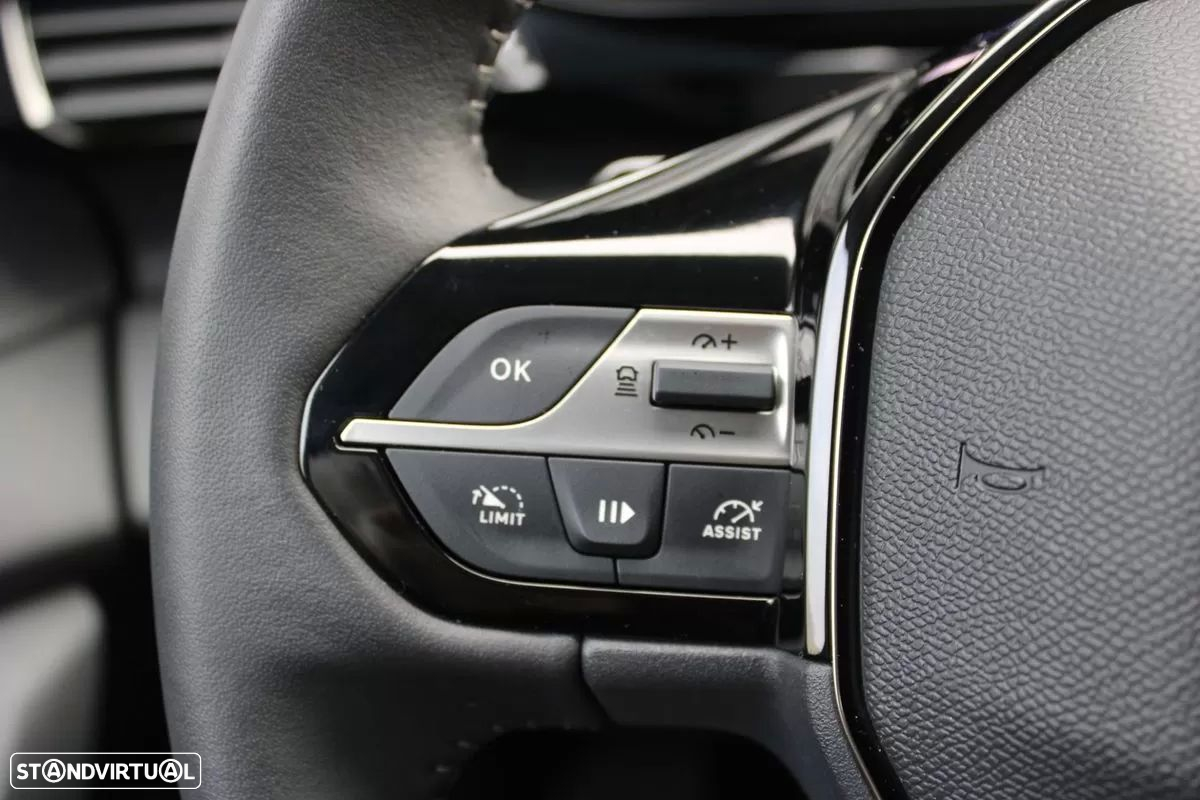 Peugeot 408 1.2 PureTech Allure EAT8 - 11