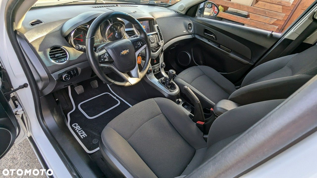 Chevrolet Cruze - 12