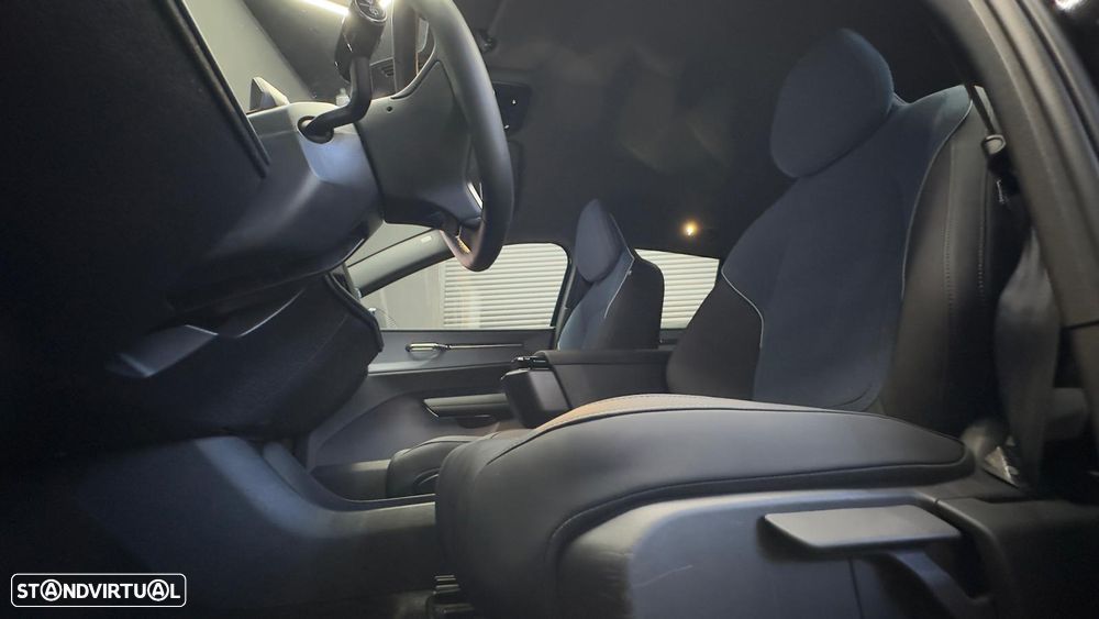 Volvo EX30 Single Motor Extended Range RWD Core - 33