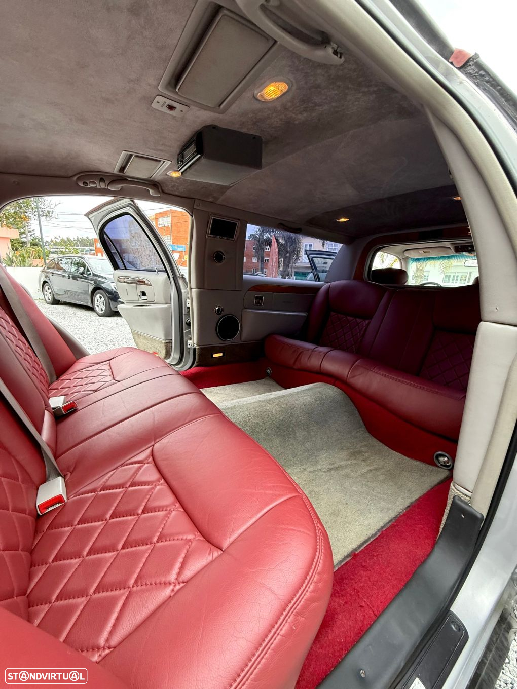 Lincoln Town Car - 11
