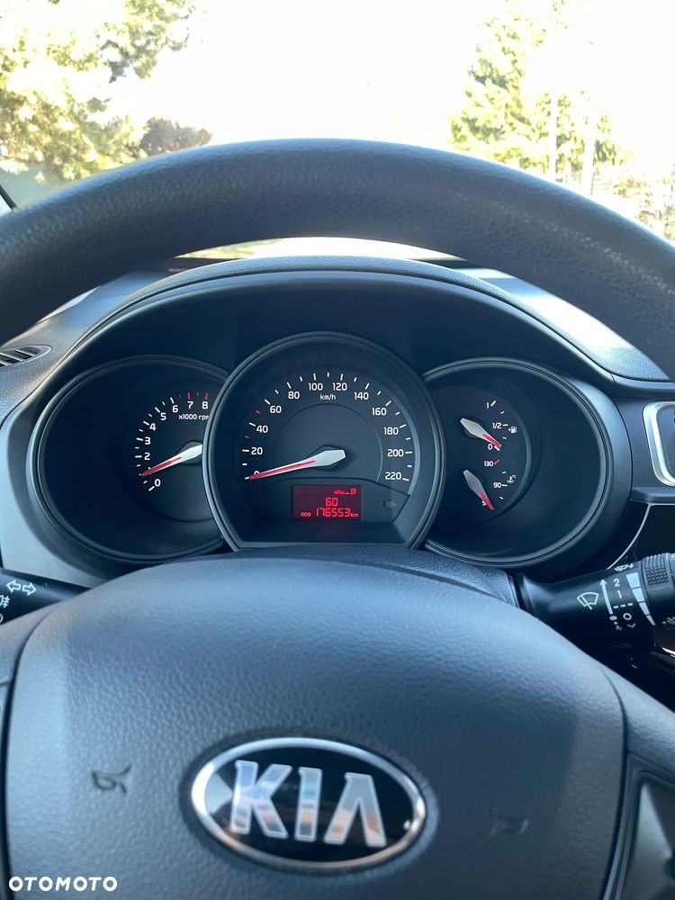 Kia Rio - 12