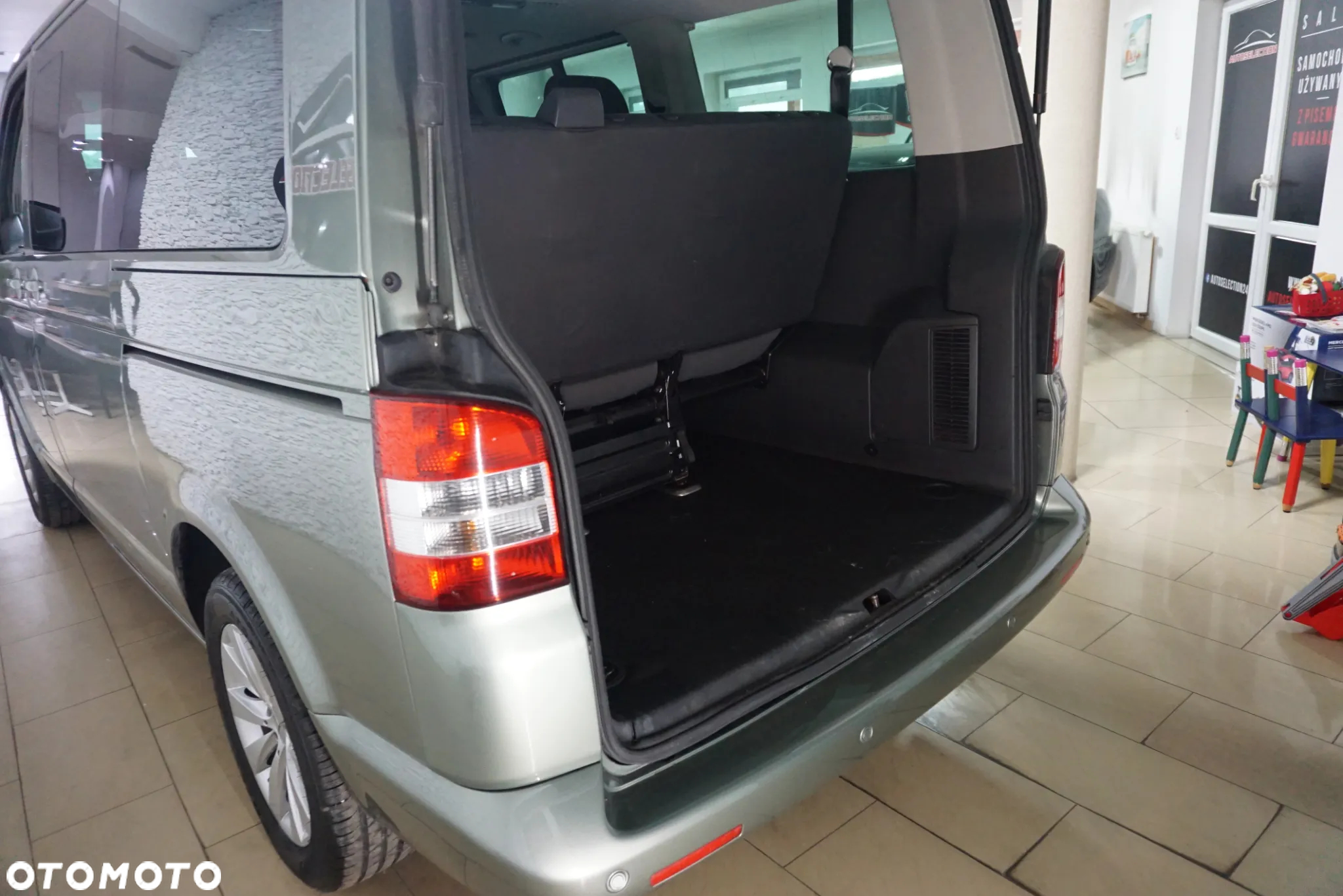 Volkswagen Caravelle - 16