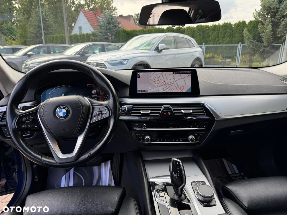 BMW Seria 5 520i Sport Line - 17