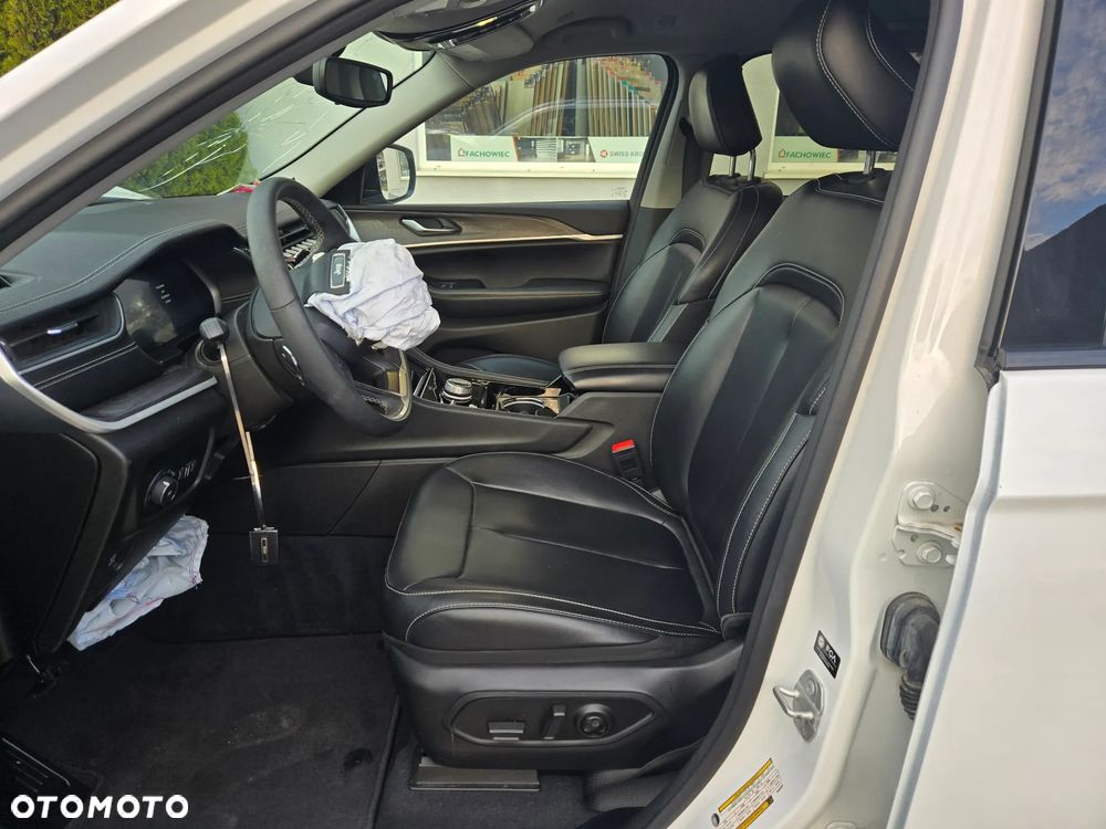 Jeep Grand Cherokee - 17