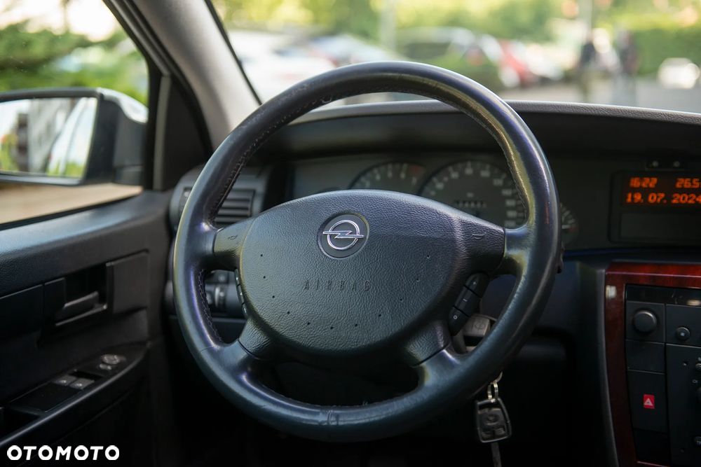 Opel Omega 2.2 Elegance - 30
