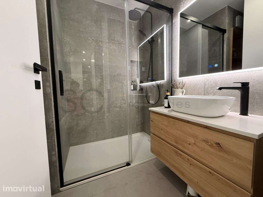 Apartamento T2 de Luxo | Terraço | Parqueamento | Sobreda - Grande imagem: 2/55