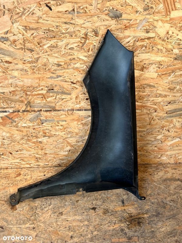 BŁOTNIK prawy MERCEDES B-KLASA W245 LIFT Kod lakieru: 191 - 8