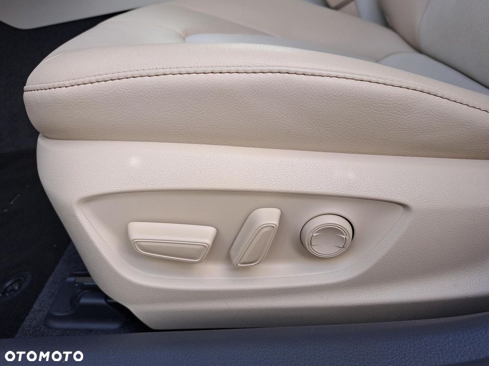 Toyota Camry 2.5 Hybrid Executive CVT - 22
