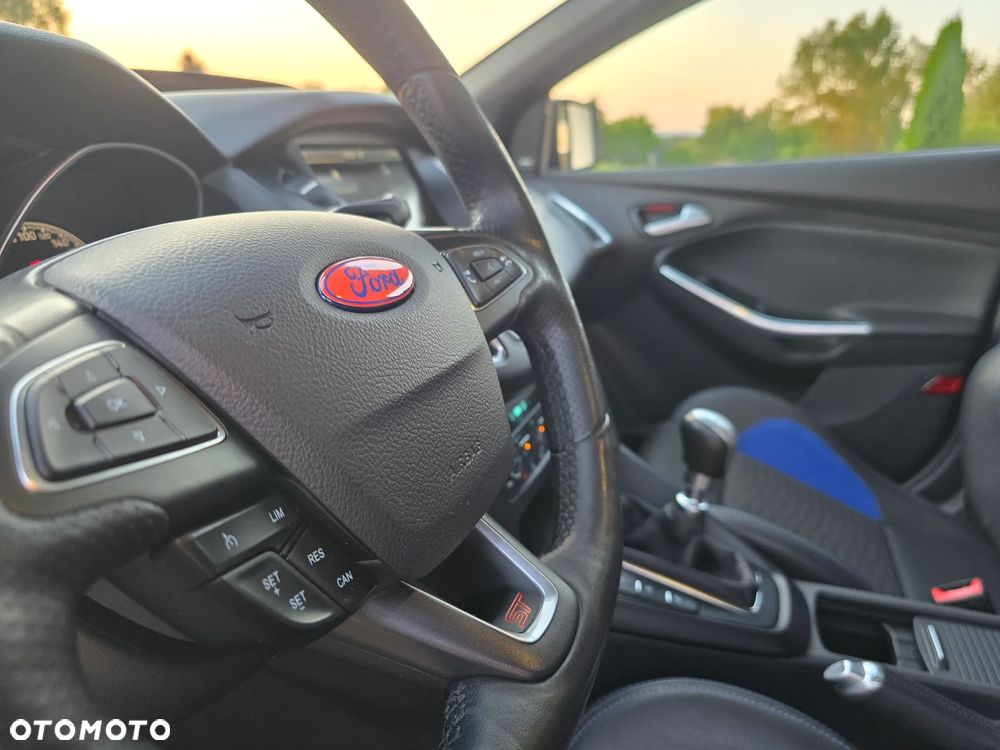 Ford Focus 2.0 EcoBoost ST mit Leder-Exclusiv-Paket - 19