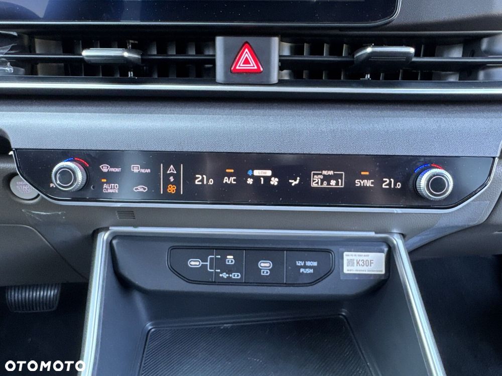 Kia Carnival - 26
