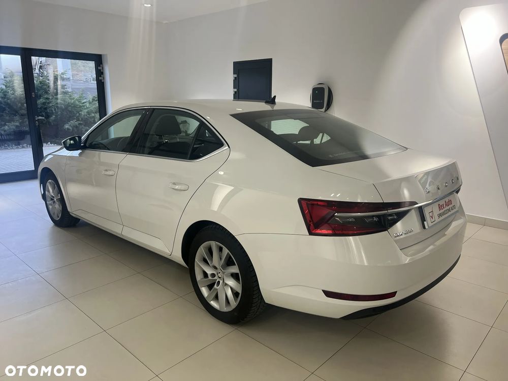 Skoda Superb 2.0 TDI Ambition - 6
