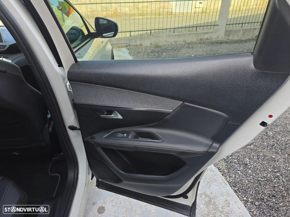 Peugeot 3008 1.5 BlueHDi GT Line EAT8 - 42