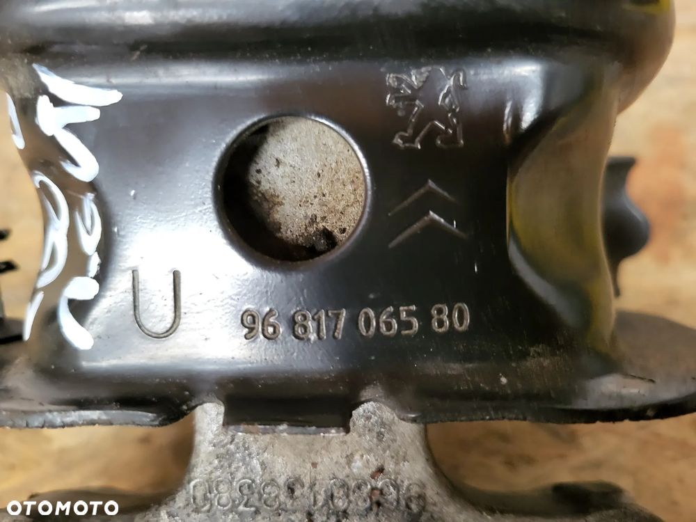 Łapa poduszka silnika 1.6 VTI Peugeot 2008 - 3