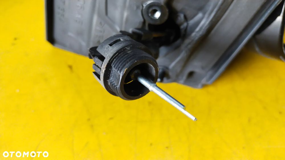 VW POLO 9N LUSTERKO PRAWE CZARNE - 2