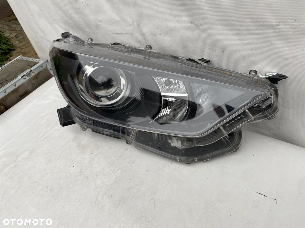 lampa yaris IV zwykły prawy eu cały - 3