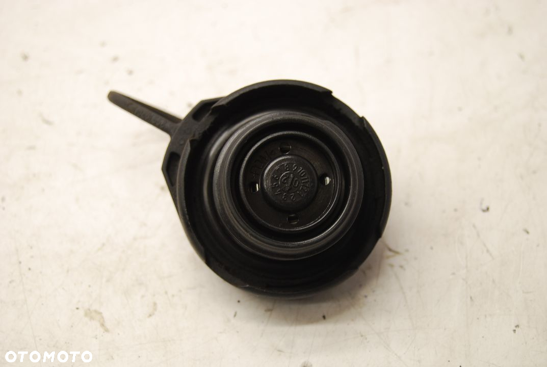 KOREK WLEWU PALIWA 1J0201553G/S/Q/P/ AB VW GOLF IV AUDI SEAT IBIZA IV - 2