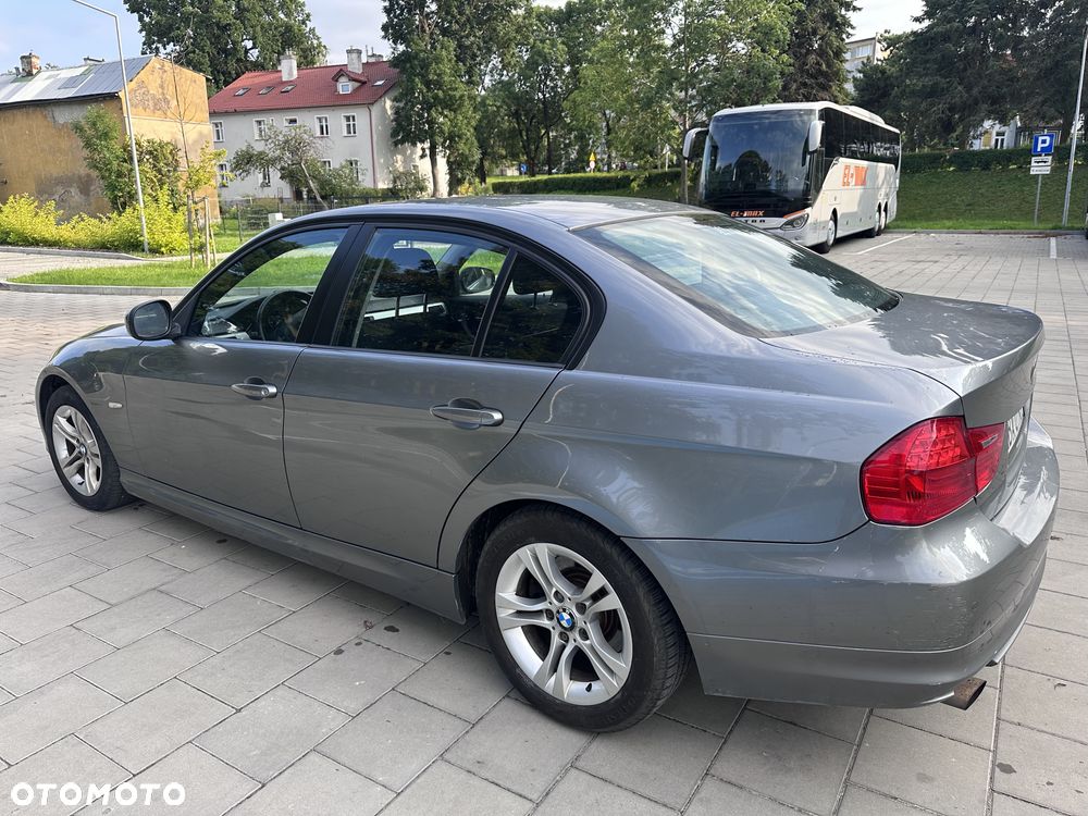 BMW Seria 3 318i - 5