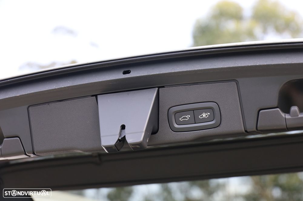 Volvo XC 60 2.0 T6 PHEV Ultra Dark - 7