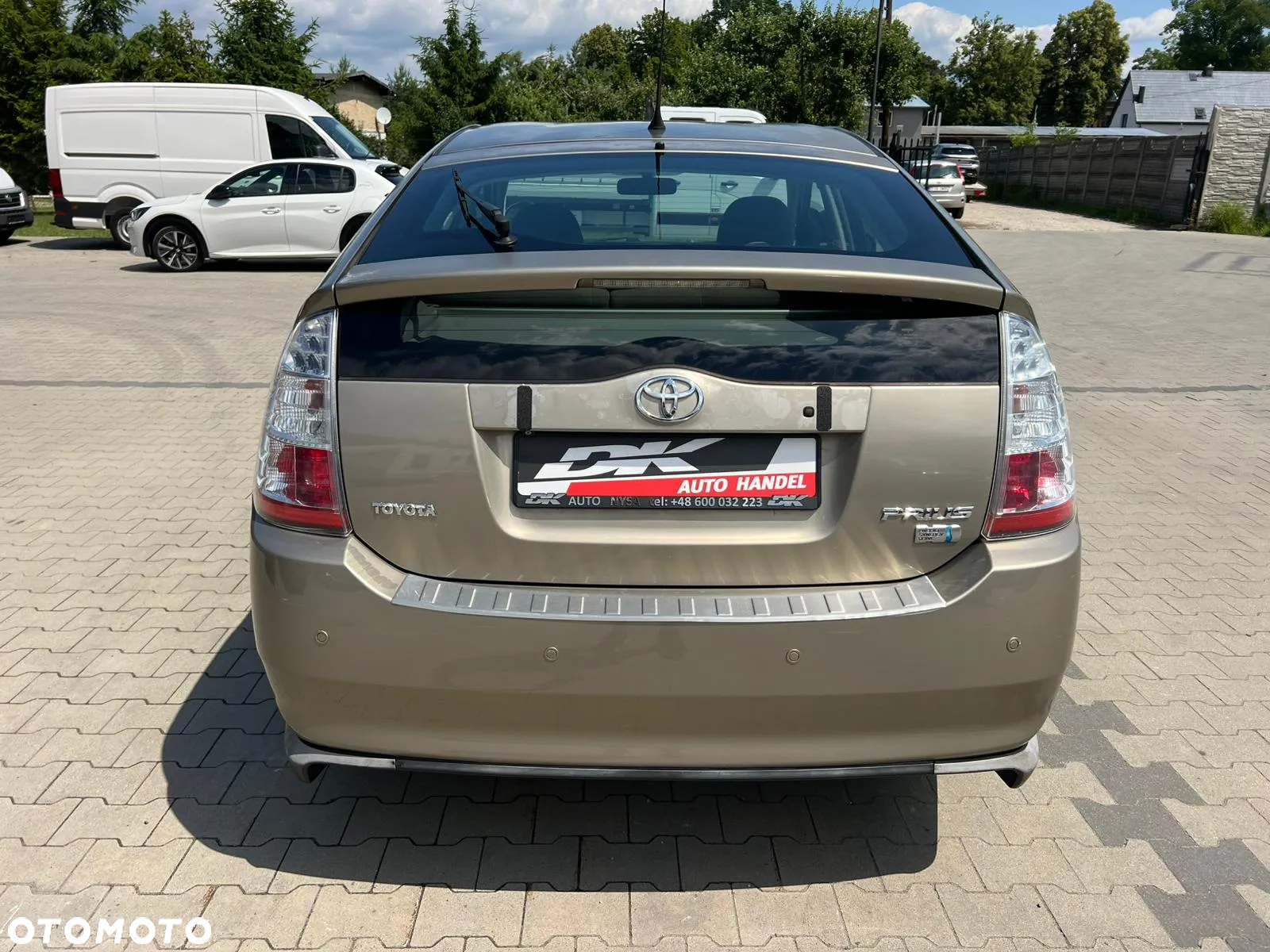 Toyota Prius (Hybrid) - 3