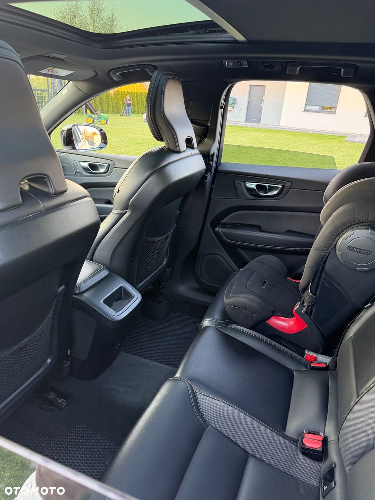 Volvo XC 60 B5 D AWD R-Design - 12