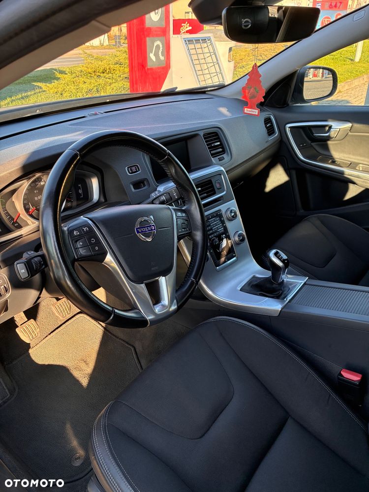 Volvo V60 D3 Momentum - 11