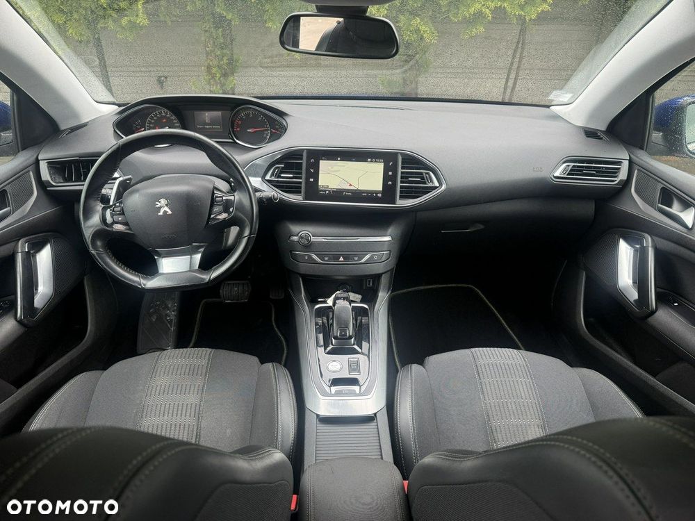 Peugeot 308 - 8